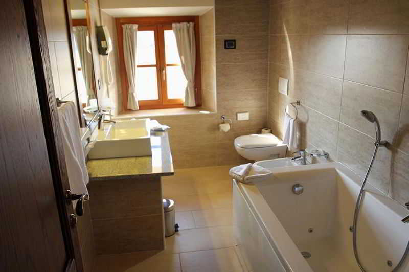 Hotel Cascina Canova Uggiate-Trevano Ngoại thất bức ảnh