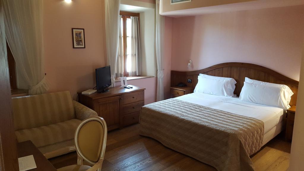 Hotel Cascina Canova Uggiate-Trevano Ngoại thất bức ảnh