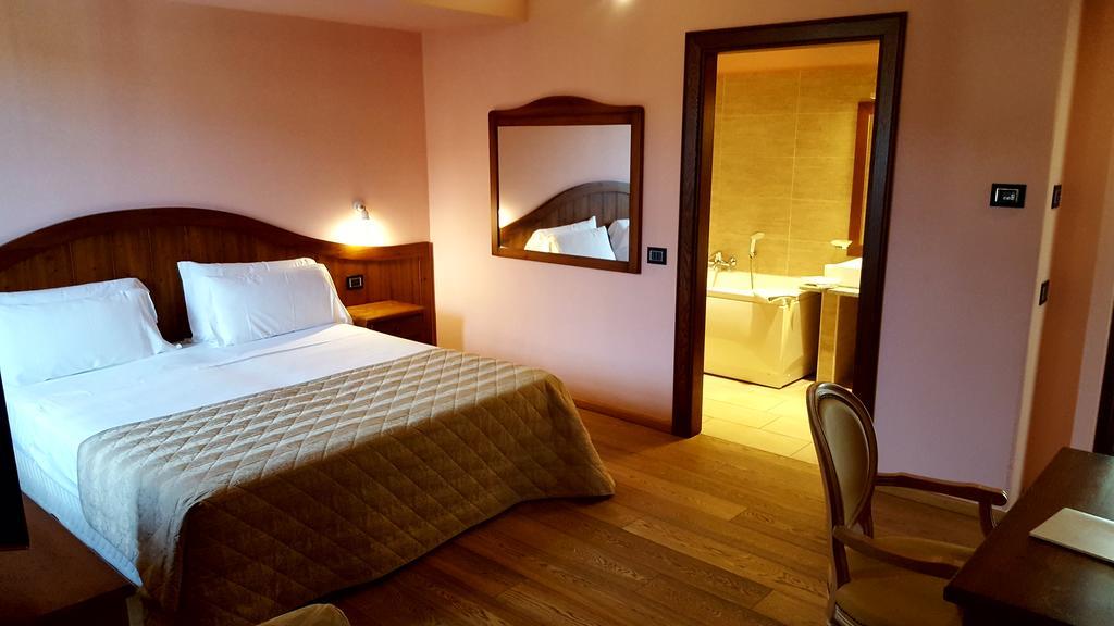 Hotel Cascina Canova Uggiate-Trevano Ngoại thất bức ảnh