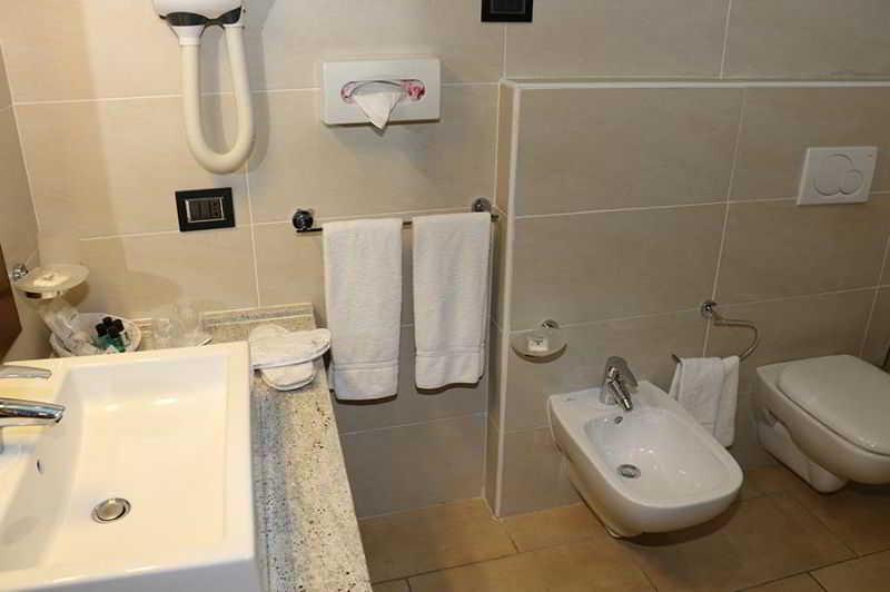 Hotel Cascina Canova Uggiate-Trevano Ngoại thất bức ảnh