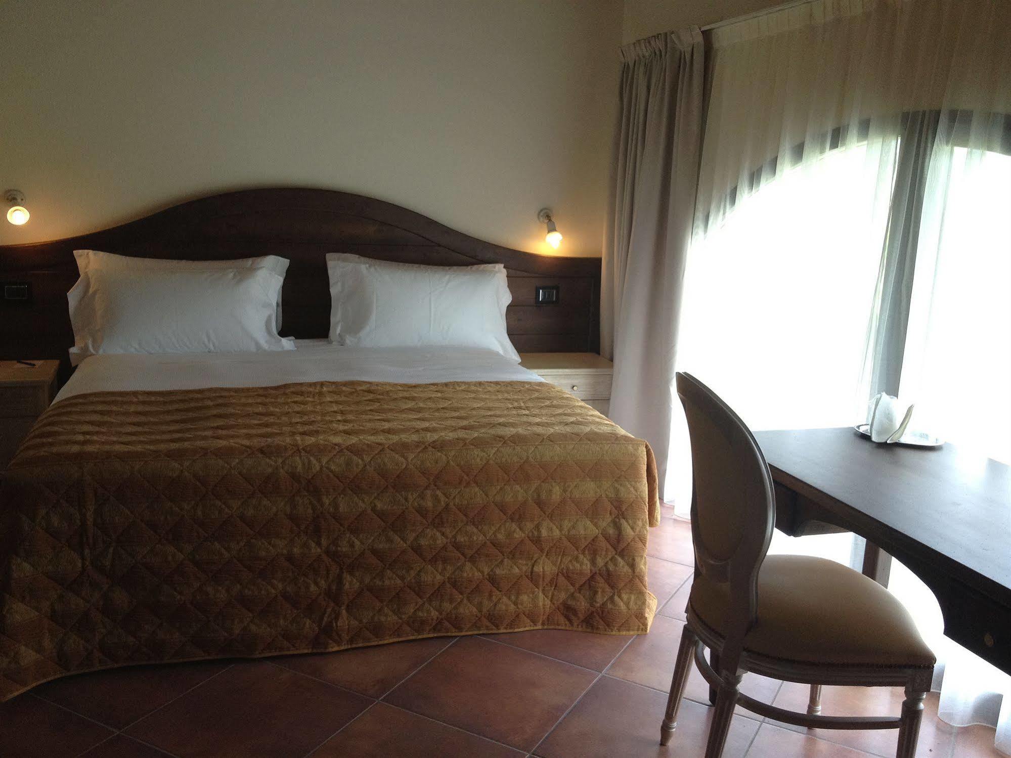 Hotel Cascina Canova Uggiate-Trevano Ngoại thất bức ảnh