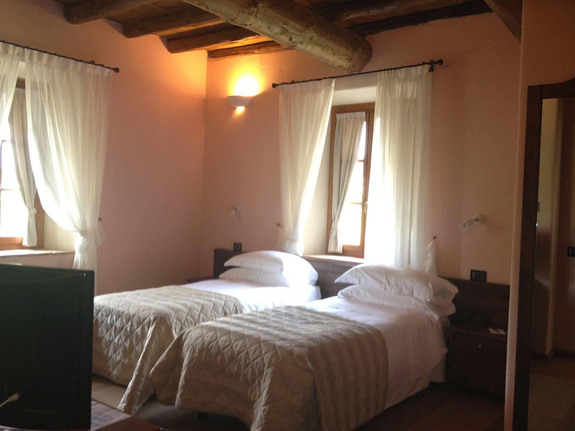 Hotel Cascina Canova Uggiate-Trevano Ngoại thất bức ảnh