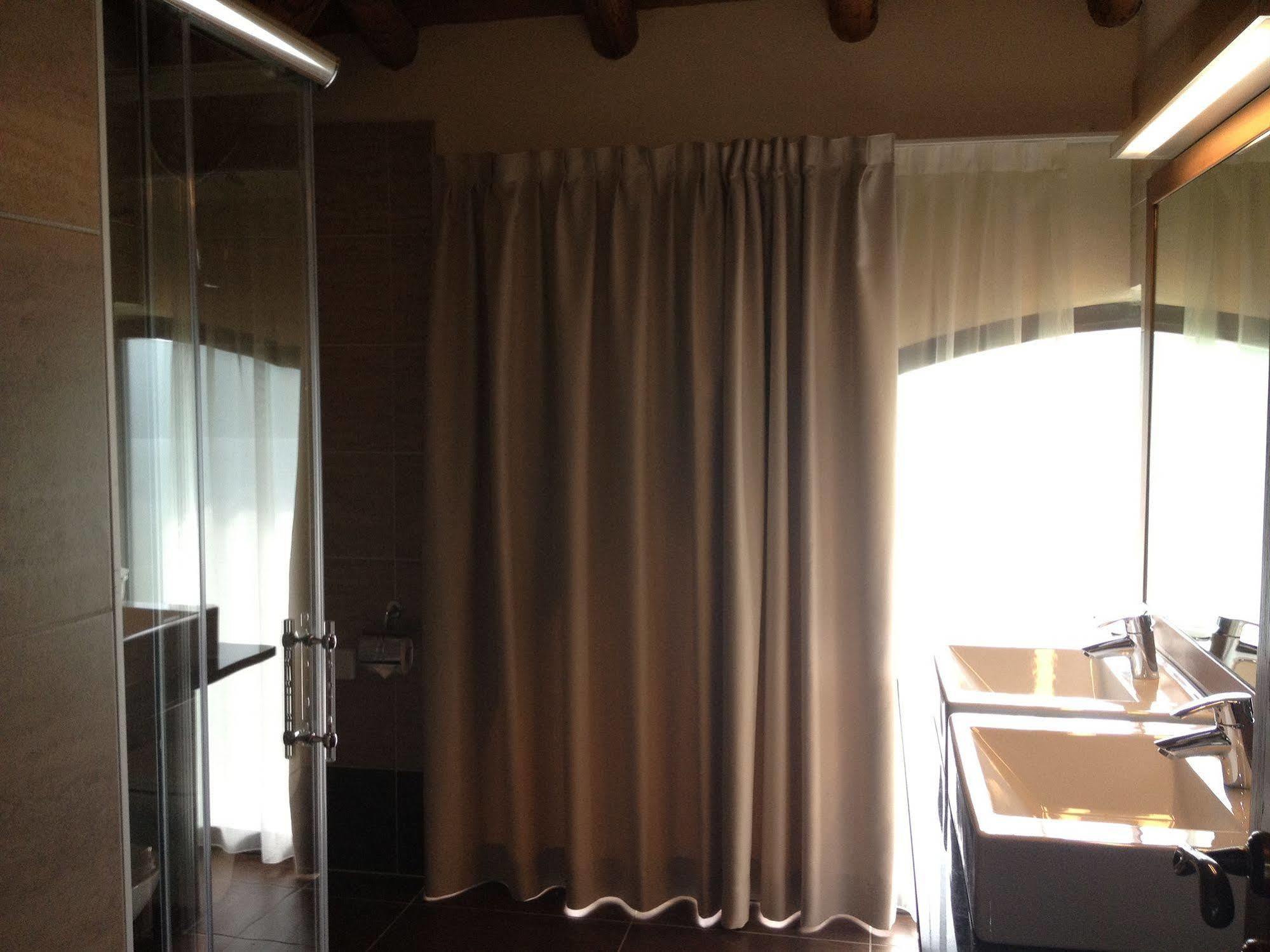Hotel Cascina Canova Uggiate-Trevano Ngoại thất bức ảnh