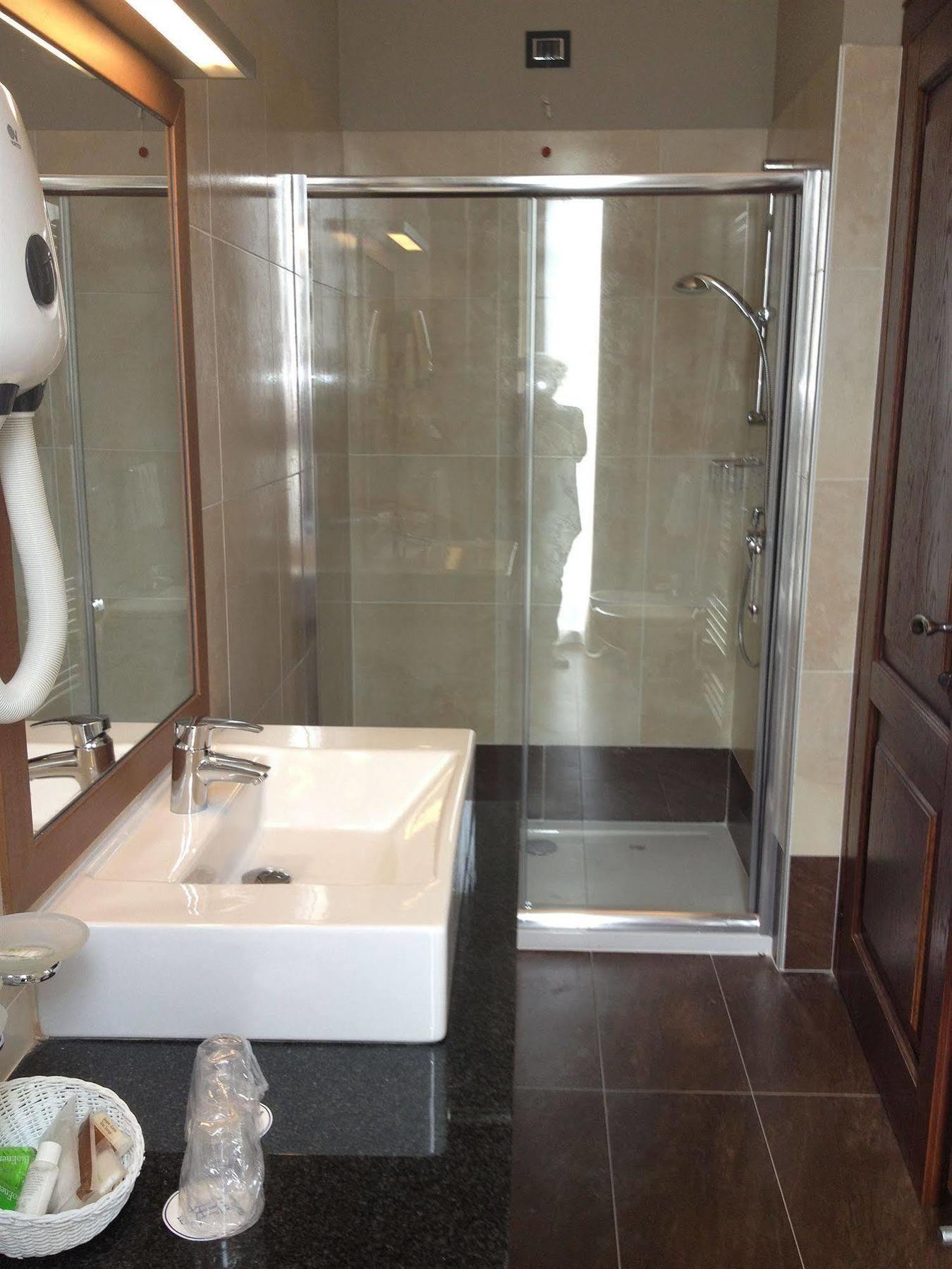 Hotel Cascina Canova Uggiate-Trevano Ngoại thất bức ảnh