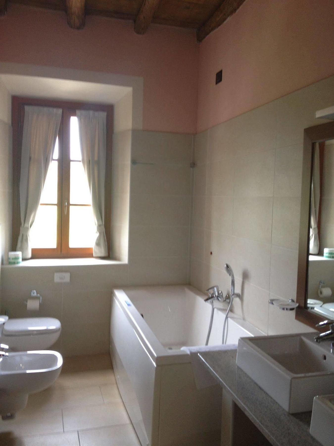 Hotel Cascina Canova Uggiate-Trevano Ngoại thất bức ảnh
