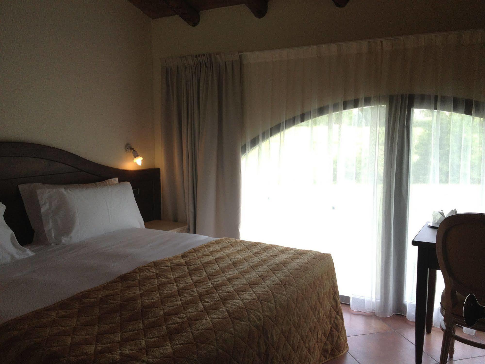 Hotel Cascina Canova Uggiate-Trevano Ngoại thất bức ảnh